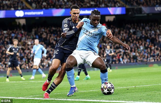 Sí, Trent Alexander-Arnold ha tenido que adaptarse a un rol más convencional en el Real Madrid… pero hay señales de que su controvertido traspaso del Liverpool finalmente está dando sus frutos, escribe IAN LADYMAN