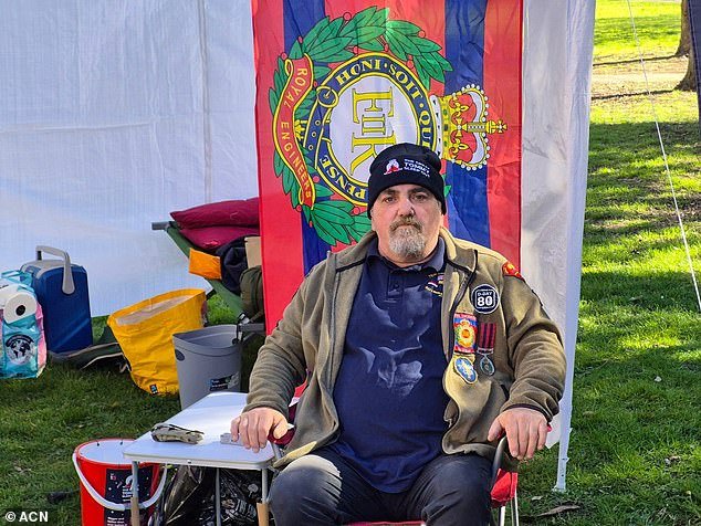 Buscando a los matones que destrozaron el coche de un veterano mientras recaudaba dinero para sus compañeros exsoldados