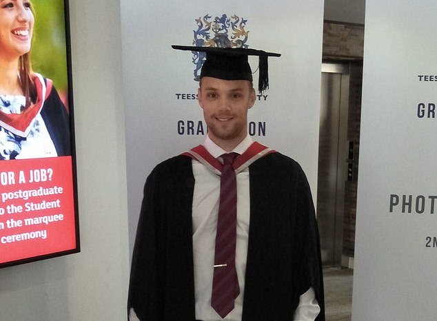 Profesor de educación física que dijo a los inmigrantes “respeten nuestras leyes o se vayan” fue expulsado del aula a pesar de haber sido absuelto de racismo y le dijeron que mantuviera su trabajo.