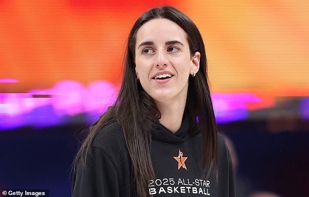 Las estrellas de la WNBA finalmente llegan a un acuerdo con los jefes de la liga para evitar el cierre patronal después de meses de negociaciones cruciales… con las jugadoras preparadas para un ENORME aumento salarial