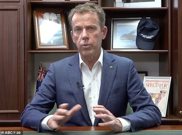 Momento apasionante El diputado liberal critica a Anthony Albanese por “no decir una palabra” cuando dos de las refinerías de petróleo de Australia fueron cerradas mientras él era ministro de Transportes.