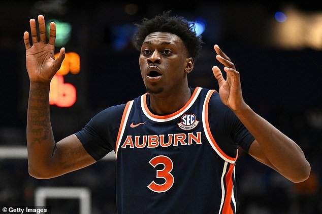La estrella del baloncesto universitario con destino a la NBA huye para el primer partido en casa de su equipo en circunstancias misteriosas
