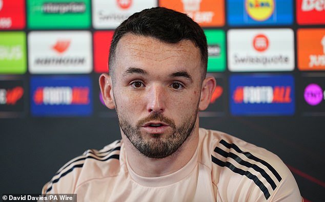 ¡Es hora de entregar! El capitán del Aston Villa, John McGinn, admite que los hombres de Unai Emery DEBEN ganar un trofeo pronto; de lo contrario, corren el riesgo de ser recordados como hombres.