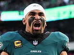 Los Philadelphia Eagles cambian por un nuevo mariscal de campo mientras Jalen Hurts consigue compañía para la temporada 2026