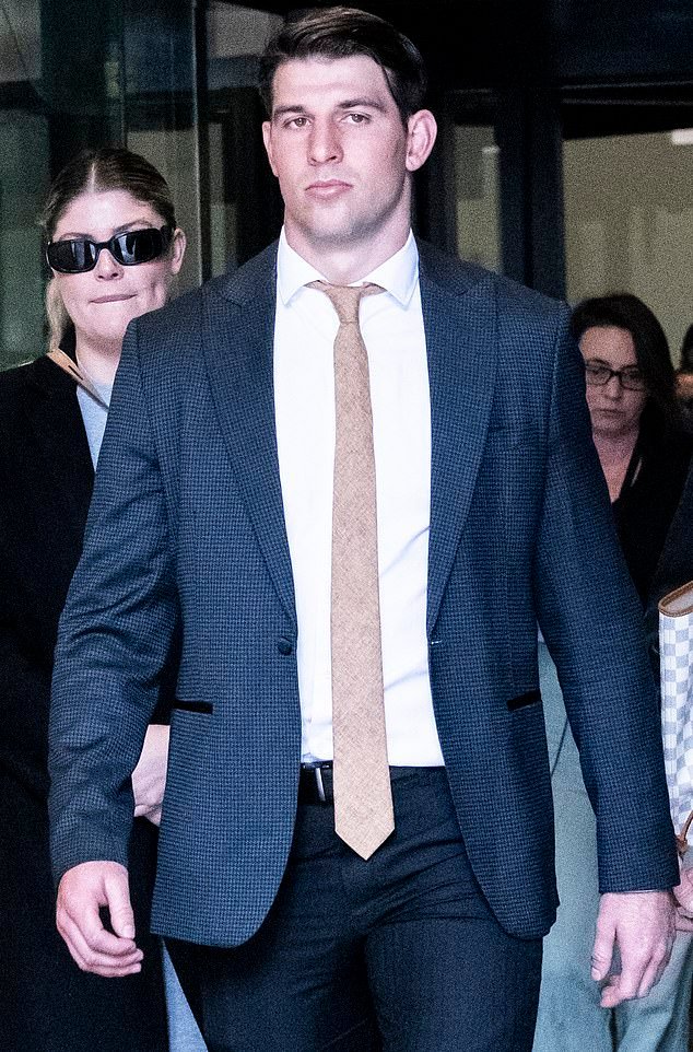 Vea la supuesta pelea en la que el chico malo de la NRL y su madre fueron acusados de agredir a un adolescente en el fútbol