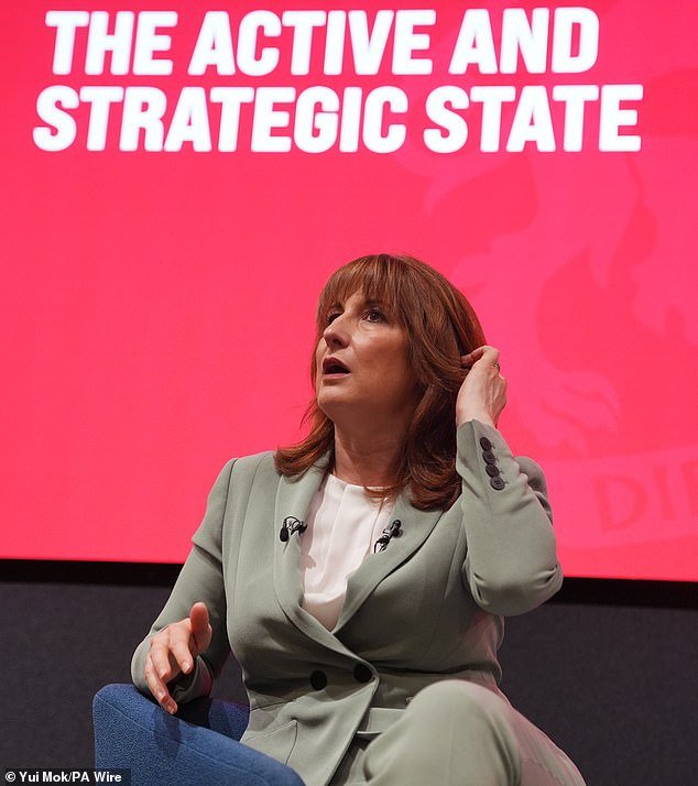 El mercado laboral se está estancando… pero el Estado sigue creciendo: el sector público es el único sector de la economía que ha aumentado la masa salarial durante el último año, y los salarios aumentan más rápido que los de los trabajadores del sector privado.