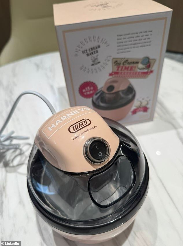 Bufete de abogados envía heladeras rosas a sus abogados y clientes con motivo del Día Internacional de la Mujer