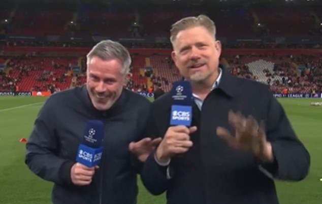 Jamie Carragher quedó desconsolado cuando la leyenda roja del Man United junto a él accidentalmente hace una broma con clasificación X en vivo en la televisión.