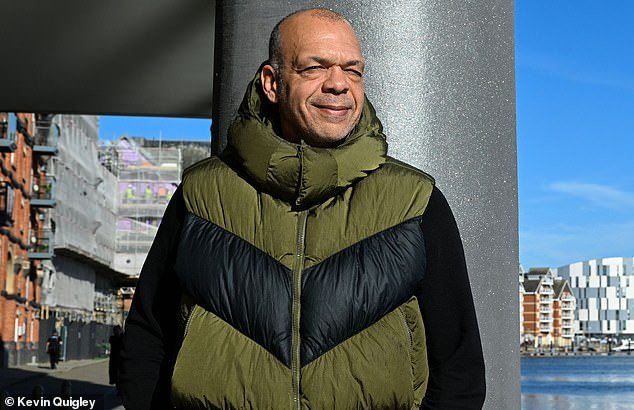 JASON DOZZELL: Soy el goleador más joven de la máxima categoría inglesa… pero me convertí prisionero de este gol. Entonces, aunque dejaré que Max Dowman se suba a la ola, aquí está mi advertencia para la nueva superestrella del Arsenal.