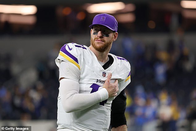 Los Minnesota Vikings firman al mariscal de campo campeón del Super Bowl, Carson Wentz, mientras preparan un enfrentamiento a tres bandas por el puesto titular.