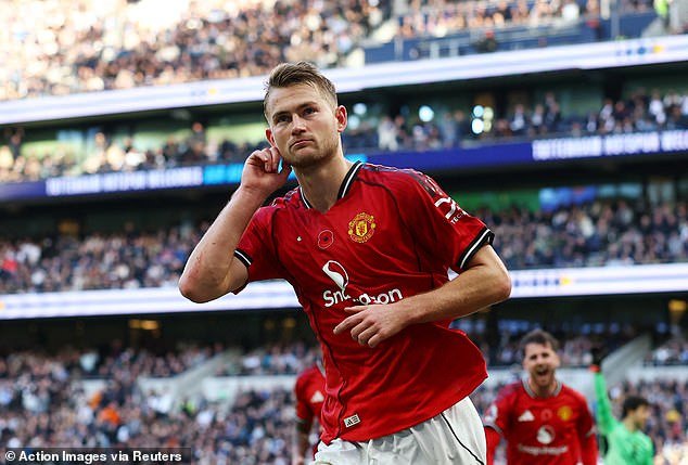 El técnico del Man United, Michael Carrick, publica una preocupante actualización sobre la lesión de un hombre clave mientras enfrenta una carrera contra el tiempo para volver a jugar esta temporada.