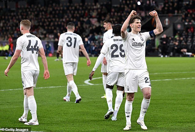 Midtjylland – Nottingham Forest 1-2 (2-2 en el global, 0-3 en los penaltis): si el segundo equipo puede actuar así, tal vez Vitor Pereira pueda compatibilizar la supervivencia de la Premier League con la clasificación a la Liga de Campeones, escribe JAMES SHARPE