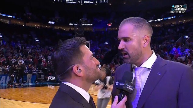 El entrenador de Intense High Point, Flynn Clayman, se vuelve viral con una entrevista sobre Wild March Madness después de recibir la mayor sorpresa hasta el momento