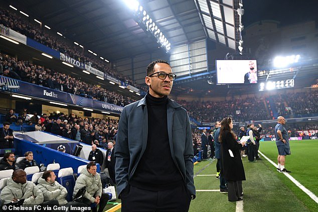 Dentro de la semana infernal del Chelsea: KIERAN GILL revela cómo Liam Rosenior respondió a la humillación del PSG con una experiencia ‘dolorosa’ en Cobham, su cumbre con Enzo Fernández después de las controvertidas conversaciones de salida y los planes de transferencia que demuestran que el técnico llegó para quedarse