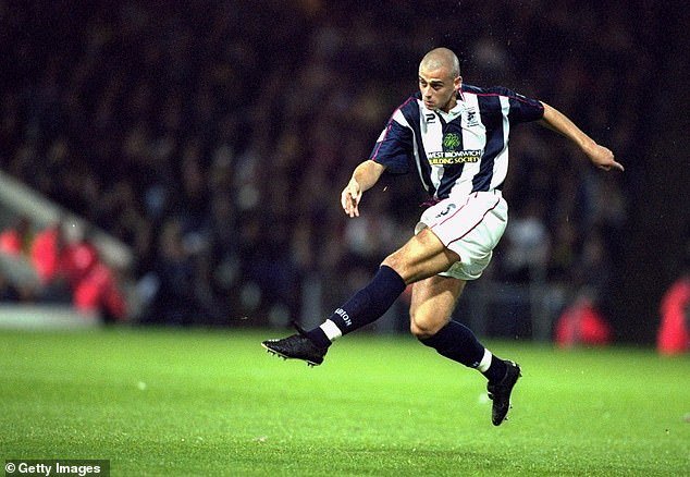 Exdefensa del West Brom y del Chelsea identificado como exfutbolista de la Premier League detenido por ‘comprar drogas’ en una redada en la Costa del Sol