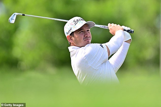 La estrella del golf del PGA Tour llama la atención en el campo después de lanzar un extraño plan para encontrar esposa entre la multitud