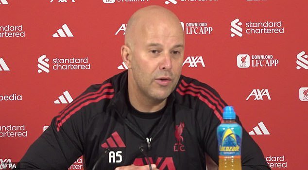 Otro golpe para el Liverpool cuando Arne Slot confirma que DOS estrellas importantes han sido marginadas y proporciona información actualizada sobre el estado físico de Alexander Isak