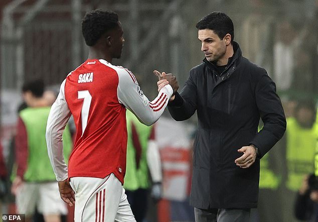 Bukayo Saka se encuentra en un momento crítico en su carrera en el Arsenal… su reclutamiento lo ha asfixiado, las cifras revelan que su influencia está disminuyendo, pero así es como puede demostrar que sigue siendo el corazón palpitante de los Gunners, escribe ISAAN KHAN