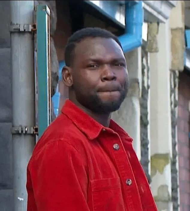 Revelado: Migrante obtuvo asilo en Gran Bretaña después de afirmar que es gay y que tiene una esposa y un hijo secretos en Camerún