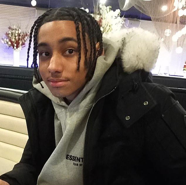 Un prometedor futbolista de 16 años muere y su amigo queda en coma después de que “una bicicleta eléctrica se incendia y explota en un apartamento”.