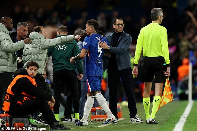 Liam Rosenior revela los planes de transferencia de verano del Chelsea e insiste en que a las estrellas “les encanta estar aquí”