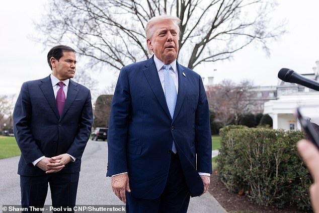 Trump dice que quiere ‘poner fin’ a la guerra en Irán mientras afirma que Estados Unidos está a punto de destruir TODAS las capacidades militares de Teherán… y revela un plan para el futuro del crucial Estrecho de Ormuz.