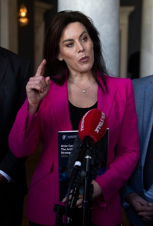 Derrocado: Los paramédicos expuestos como delincuentes y agresores sexuales ahora tienen PROHIBIDO trabajar en Irlanda después de la investigación del Irish Mail… la cantidad de personas que han arrestado es IMPACTANTE