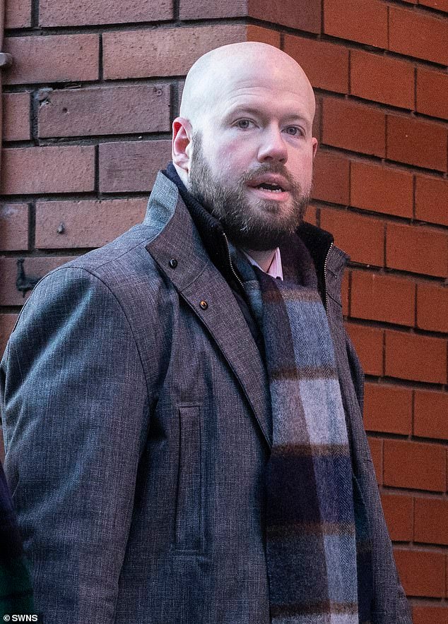 El neonazi que fue encarcelado por difundir propaganda racista dice que la prisión lo ha vuelto aún más radical y considera unirse al grupo de extrema derecha Alternativa Patriótica.