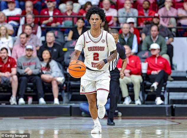 Surgen nuevos e impactantes detalles sobre la estrella del baloncesto arrestada en Alabama mientras la policía descubre una ‘transacción de drogas’