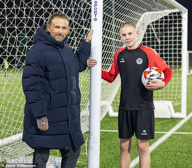 Estuve en el Chelsea con 14 años pero no me importaba, salía el fin de semana a tatuarme, beber e ir a discotecas… ahora espero que mi hijo siga un camino diferente en el fútbol.