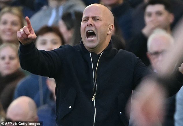 Arne Slot admite que la resaca de la Premier League del Liverpool “duele mucho” mientras los actuales campeones sufren su décima derrota de la temporada, y proporciona información actualizada sobre la lesión de Hugo Ekitike.