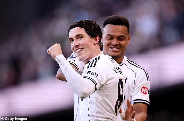 Harry Wilson inspira al Fulham a ganar 3-1 al Burnley para mantener la forma de su vida: la cola para su firma solo crecerá en medio de la incertidumbre contractual, escribe MATT BARLOW