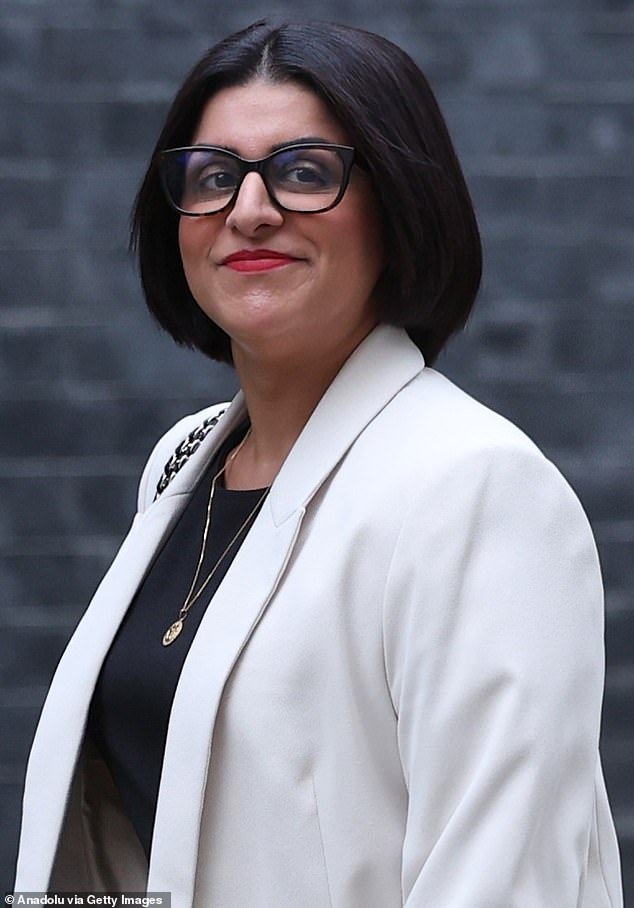 La ministra del Interior, Shabana Mahmood, ‘amenaza con dimitir’ tras el desafío de la izquierda a sus reformas migratorias