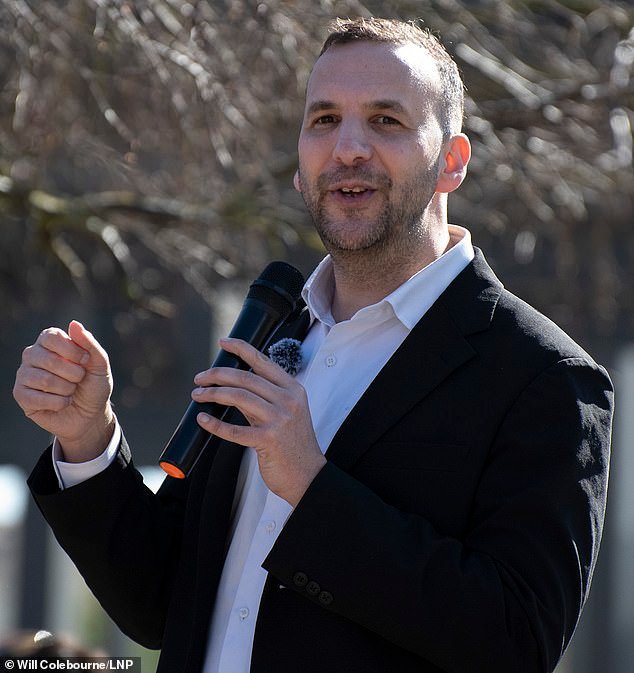 Los presos tendrían derecho a votar si el Partido Verde llega al poder; como afirman los críticos, Polanski está intentando reformar el sistema electoral a su favor.