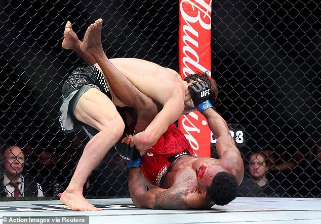 Las ambiciones de título de Lerone Murphy colapsan en UFC Londres, cuando el ruso Movsar Evloev arruina la fiesta frente a la estrella de Oasis, Noel Gallagher, en una multitud repleta de estrellas en el O2 Arena.