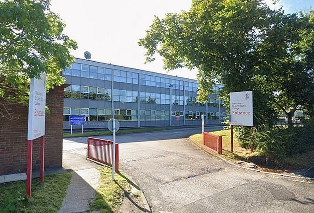 Otra universidad confirma que un estudiante tiene meningitis “no relacionada con el brote de Kent” que mató a dos personas, mientras los casos caen a 29