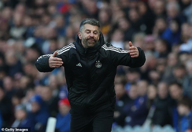 ¿Demasiado grande para bajar? Aberdeen podría ser demasiado valiente para permanecer despierto mientras el jefe Stephen Robinson lee la cartilla antidisturbios