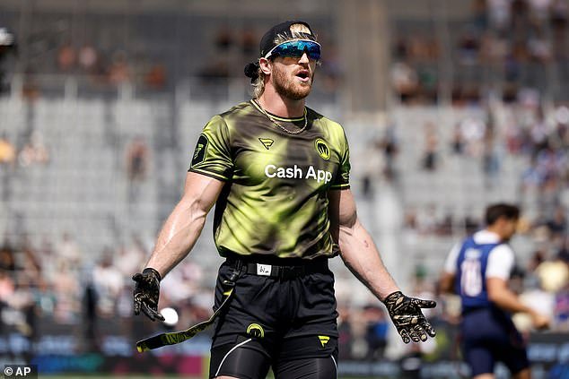 Logan Paul se disculpa sarcásticamente con Tom Brady y sus rivales de fútbol americano mientras las redes sociales se enfurecen contra la estrella de la WWE