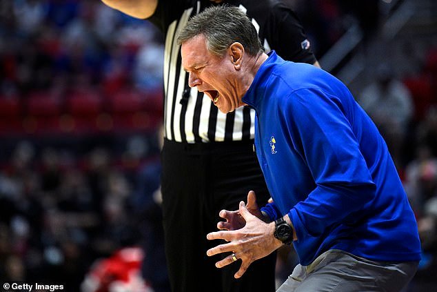El entrenador de Kansas, Bill Self, evita preguntas sobre el futuro debido a problemas de salud después de la salida de March Madness