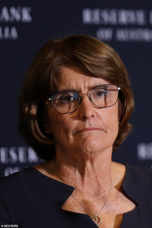 La gobernadora del RBA, Michele Bullock, compra una casa de 2 millones de dólares en una ciudad costera el mismo día Los australianos soportan el aumento de tipos: “Disfruta del lujo que te mereces”