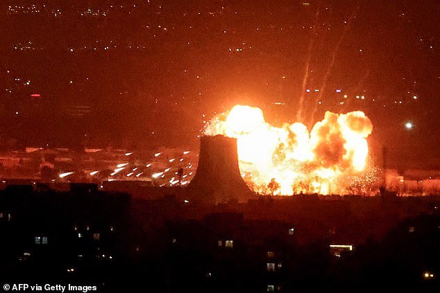 Trump detiene TODOS los ataques a sitios energéticos iraníes después de “muy buenas conversaciones” destinadas a poner fin a la guerra