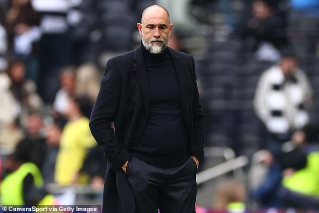 El técnico del Tottenham, Igor Tudor, está de luto al descubrir que su padre murió momentos después de perder 3-0 en un partido, lo que podría provocar su despido.