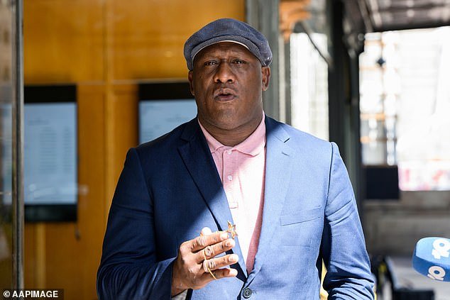 El gran Wendell Sailor de NRL y Wallabies inmovilizado por NUEVE agentes de policía después de un incidente de borrachera mientras el tribunal escucha detalles de comportamiento hostil