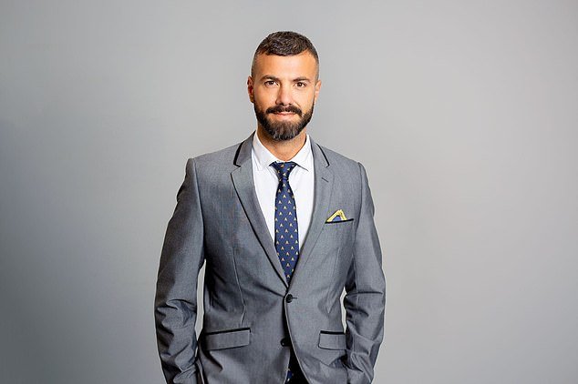 El agente inmobiliario de Ray White, Adrian Bruno, supuestamente le dijo a una colega que se suicidara y envió sus datos a las funerarias.