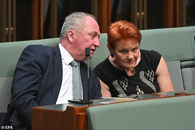 Un acuerdo improbable sacude a Canberra: Pauline Hanson y los Verdes de repente se encuentran del mismo lado en una amarga guerra política