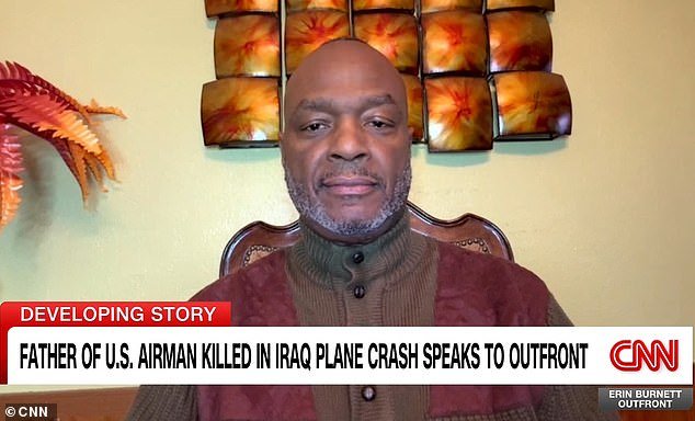 El desconsolado padre del aviador estadounidense asesinado en Irak revela sus devastadoras últimas palabras por teléfono pocas horas antes de su muerte.