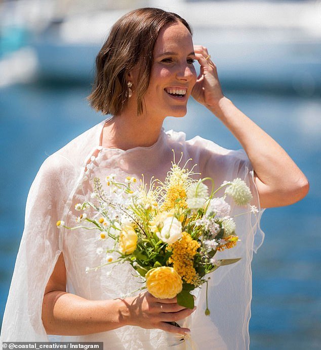 Dentro de la pintoresca boda de la gran olímpica australiana Bronte Campbell mientras hace una impresionante entrada en barco