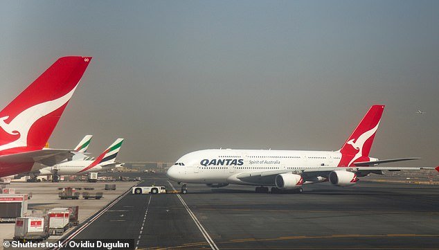 Familia australiana critica a Qantas por recibir 10.000 dólares extra por la crisis de Oriente Medio, a pesar de viajar a París