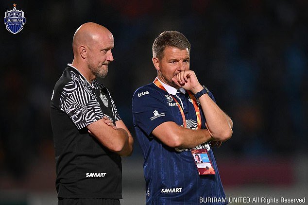 Cameron Toshack habla sobre vivir junto a un volcán, liderar el camino en Tailandia y la desgarradora actualización sobre la salud de su padre, la leyenda del Liverpool y Gales, John.