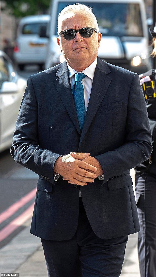 Huw Edwards, ex locutor de noticias de la BBC caído en desgracia, recorta el precio de la casa en £4,75 millones después del drama del Canal 5 por su caída